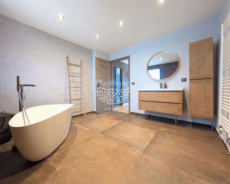 Maison - 194 m² - 5 pièces