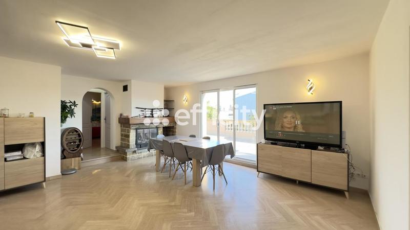 Pavillon - 130 m² - 7 pièces