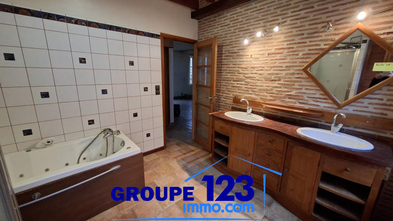 Maison - 227 m² - 7 pièces