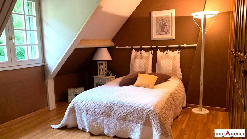 Maison - 185 m² - 8 pièces