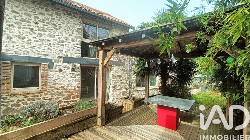 Maison - 180 m² - 11 pièces