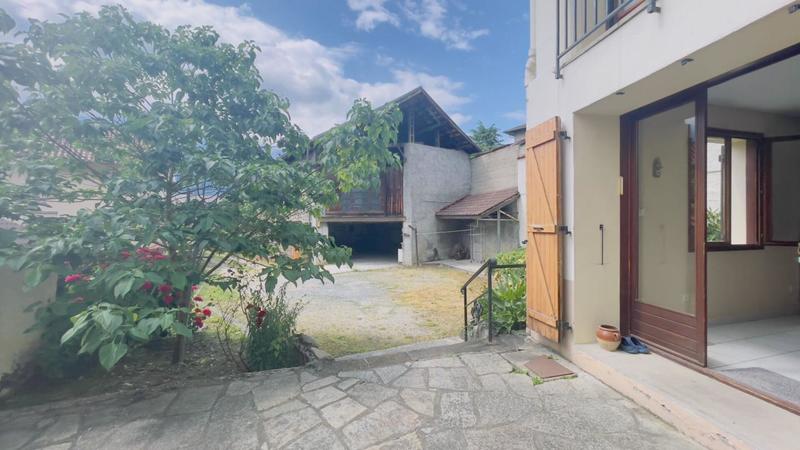 Maison - 228 m² - 7 pièces