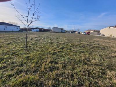 Terrain constructible - 1 242 m²