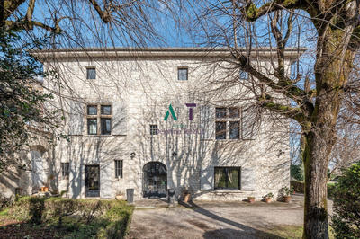 Maison - 465 m² - 9 pièces