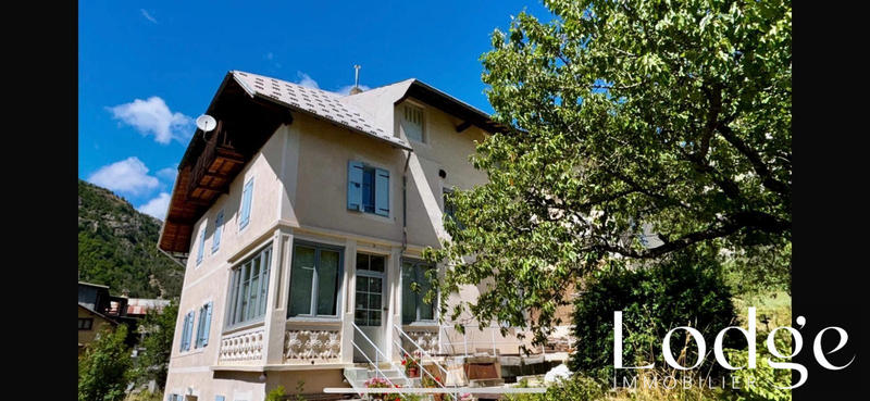 Maison - 400 m² - 26 pièces