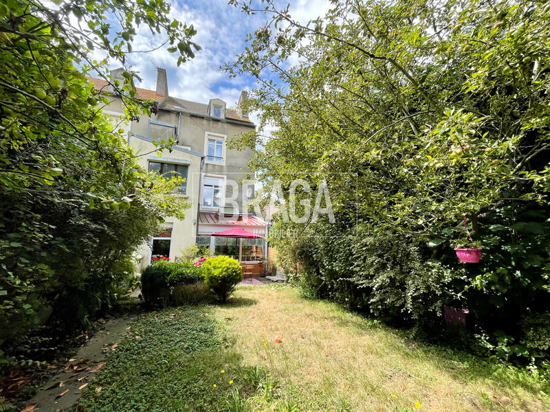 Maison - 220 m² - 9 pièces