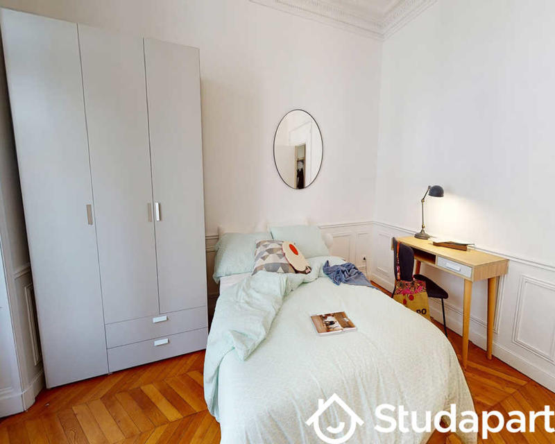 Chambre - 130 m² - 1 pièce