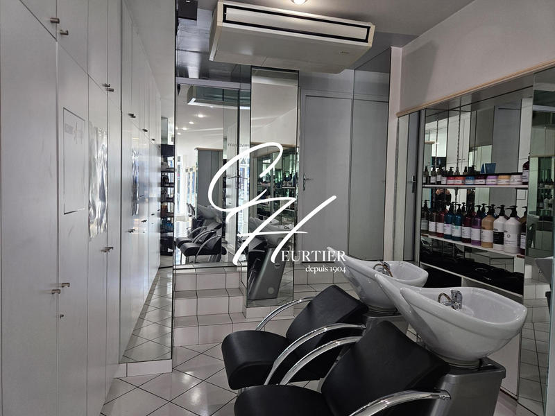 Fonds de commerce - Local commercial - 134 m²