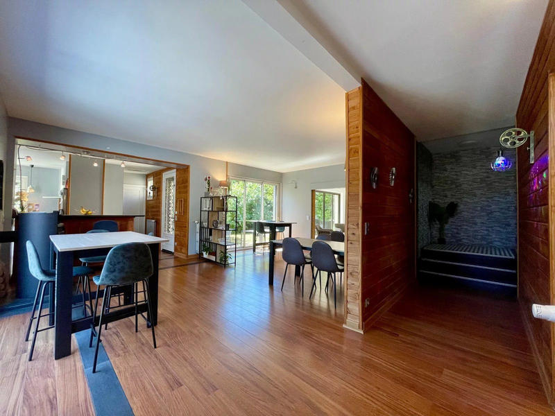 Maison - 298 m² - 8 pièces