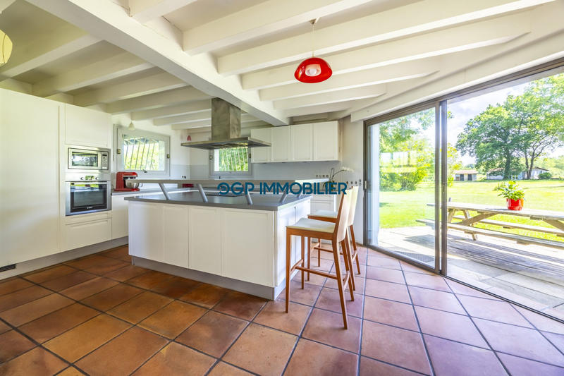 Maison - 214 m² - 6 pièces