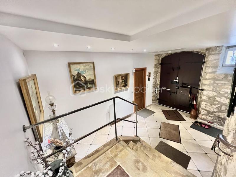 Demeure - 270 m² - 6 pièces