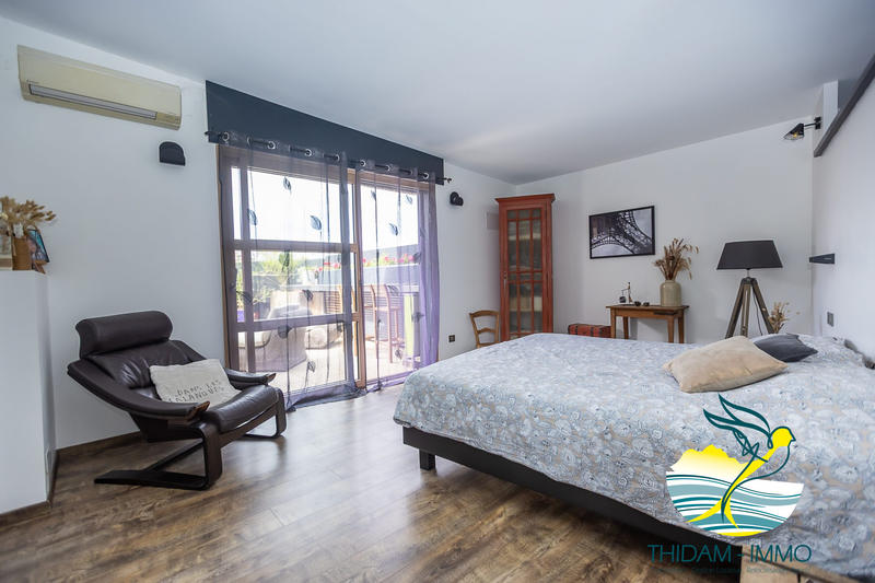 Loft - 142 m² - 5 pièces