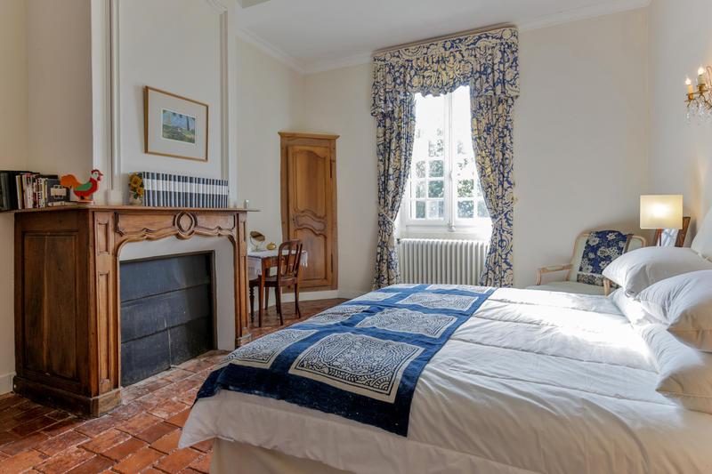 Château - 1 302 m² - 25 pièces