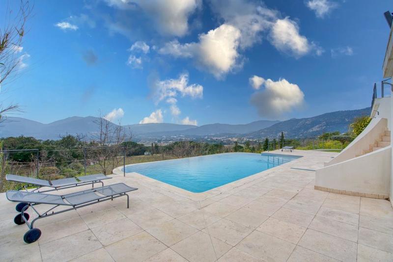 Villa - 350 m² - 4 pièces