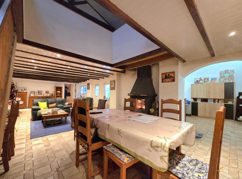 Maison - 210 m² - 7 pièces