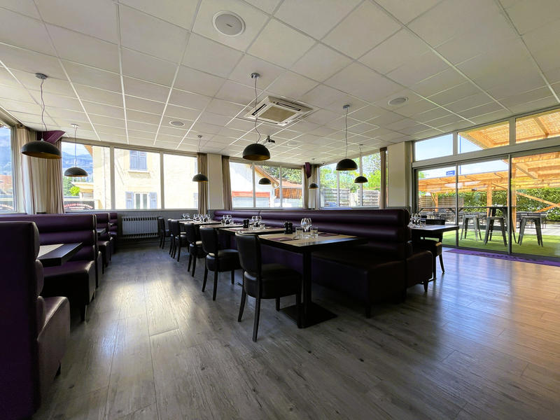 Maison - 352 m² - 10 pièces