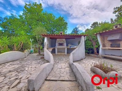 Propriété - 320 m² - 9 pièces