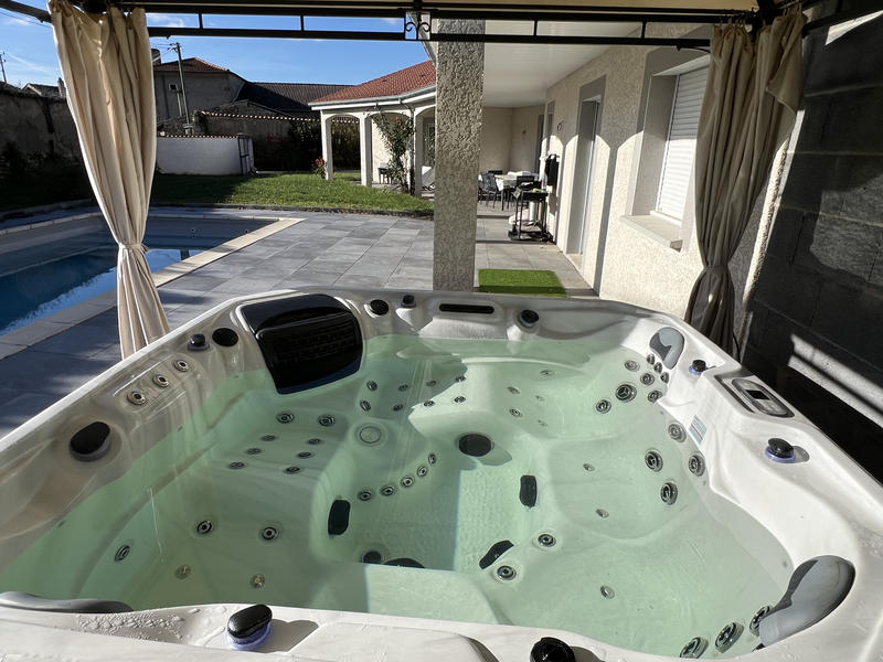 Maison - 180 m² - 8 pièces