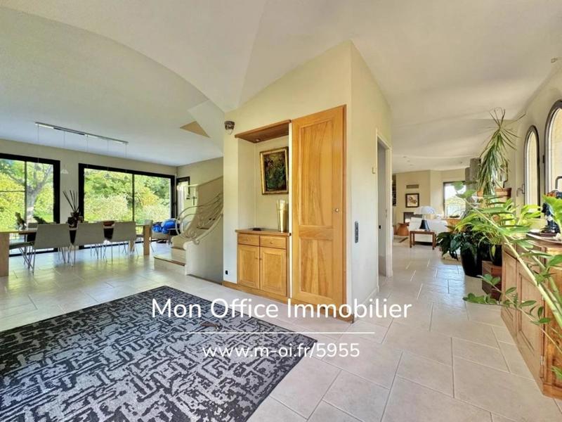 Maison - 260 m² - 6 pièces