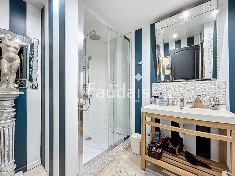 Maison - 277 m² - 8 pièces