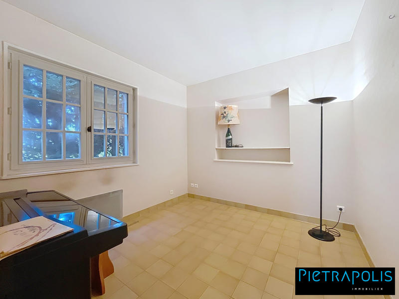 Maison - 245 m² - 10 pièces