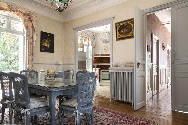 Hôtel particulier - 283 m² - 11 pièces