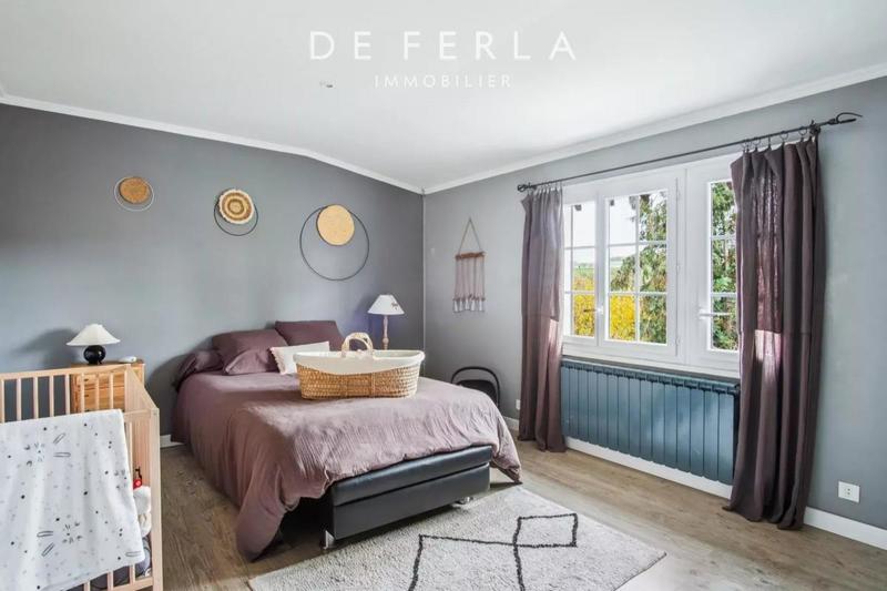 Propriété - 260 m² - 10 pièces