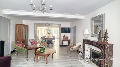 Maison - 330 m² - 9 pièces