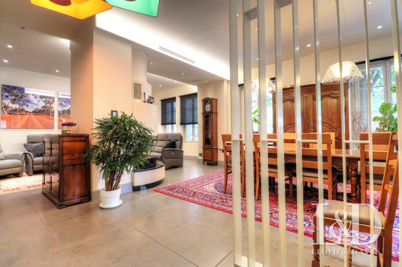 Maison - 321 m² - 10 pièces