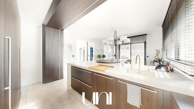 Maison - 300 m² - 7 pièces