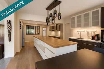 Maison - 325 m² - 8 pièces