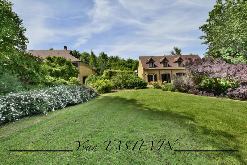 Villa - 351 m² - 10 pièces