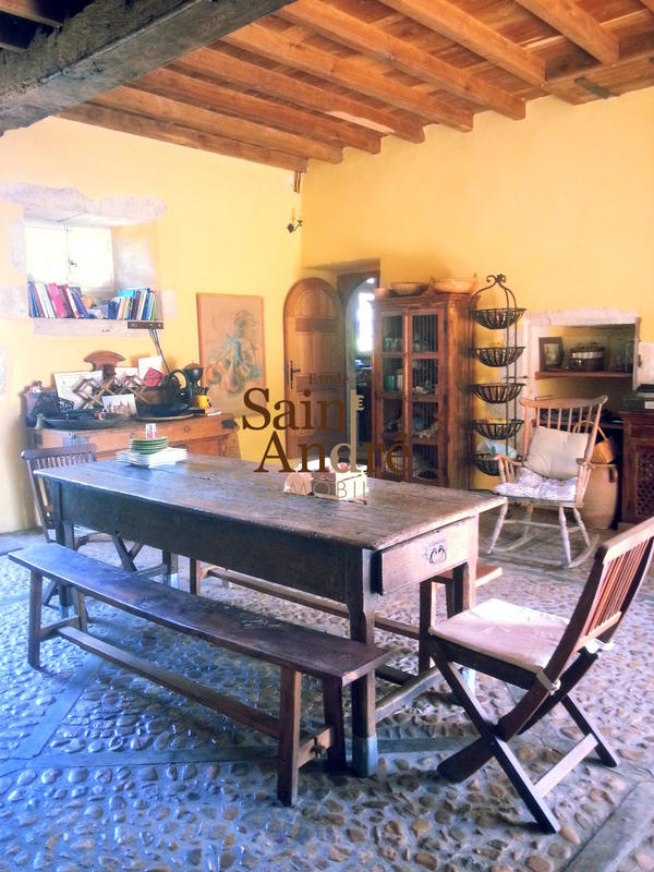 Maison - 365 m² - 7 pièces