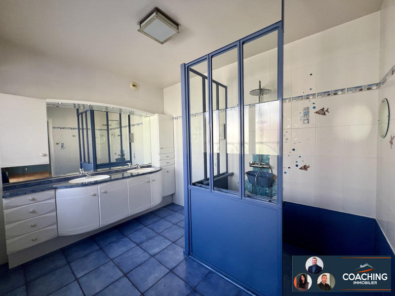 Maison - 210 m² - 10 pièces