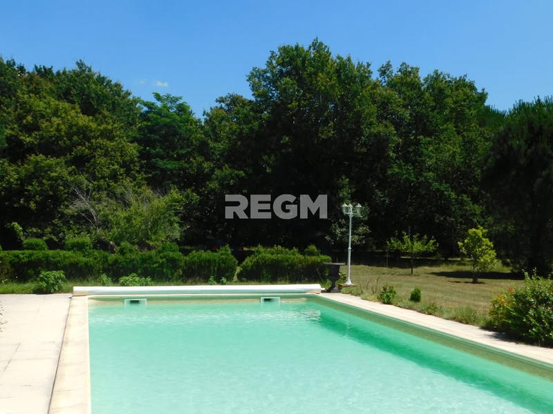 Propriété - 196 m² - 5 pièces