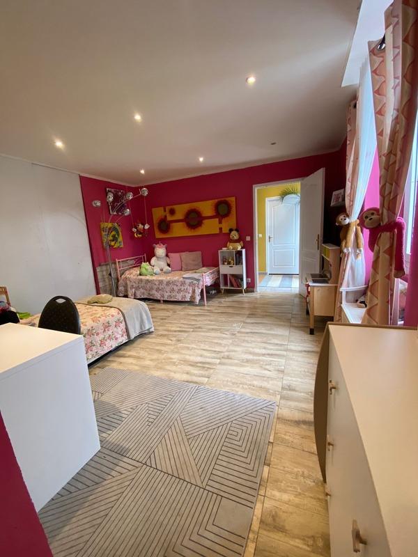 Maison - 181 m² - 7 pièces