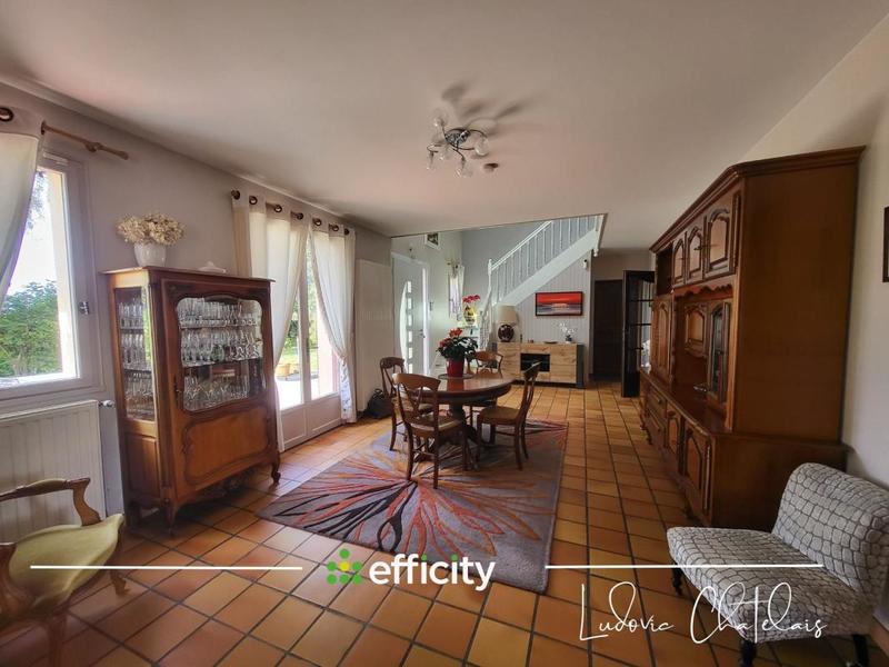 Maison - 210 m² - 9 pièces