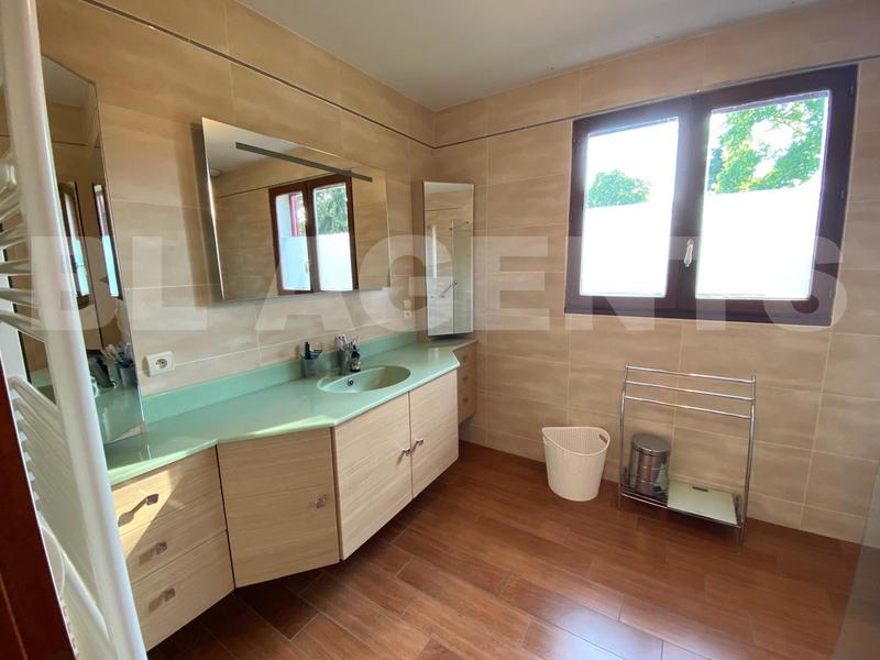 Maison traditionnelle - 160 m² - 6 pièces