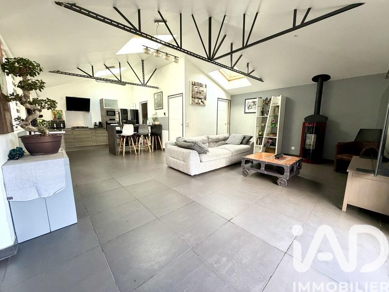 Maison - 223 m² - 9 pièces