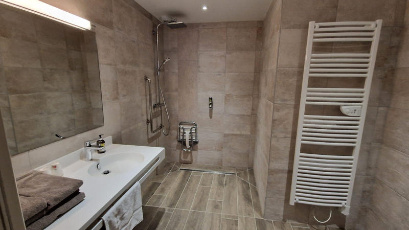 Fonds de commerce - 1 400 m²