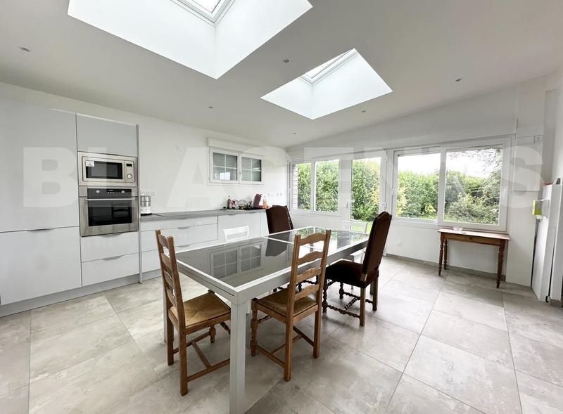 Maison - 314 m² - 11 pièces