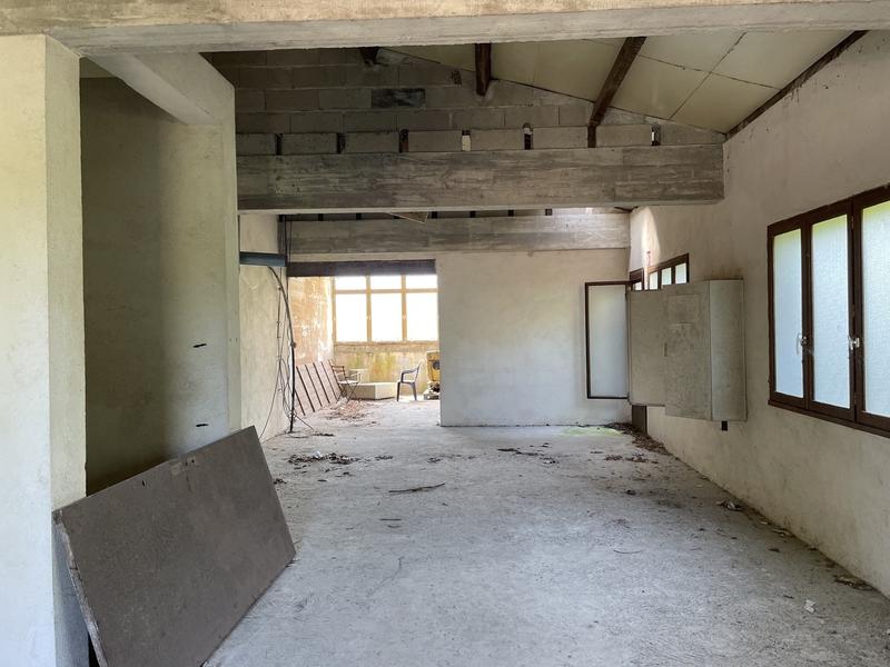 Maison - 1 500 m² - 7 pièces