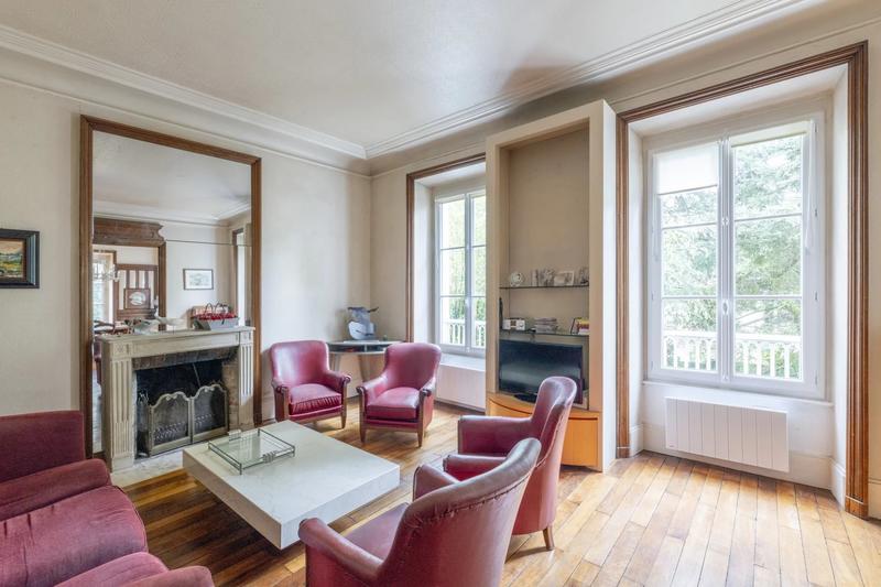 Maison - 273 m² - 9 pièces