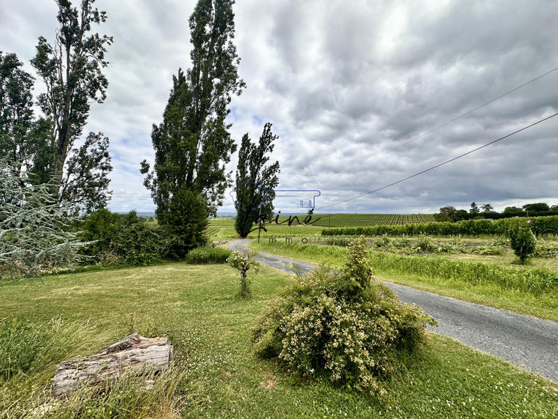 Propriété - 254 m² - 9 pièces