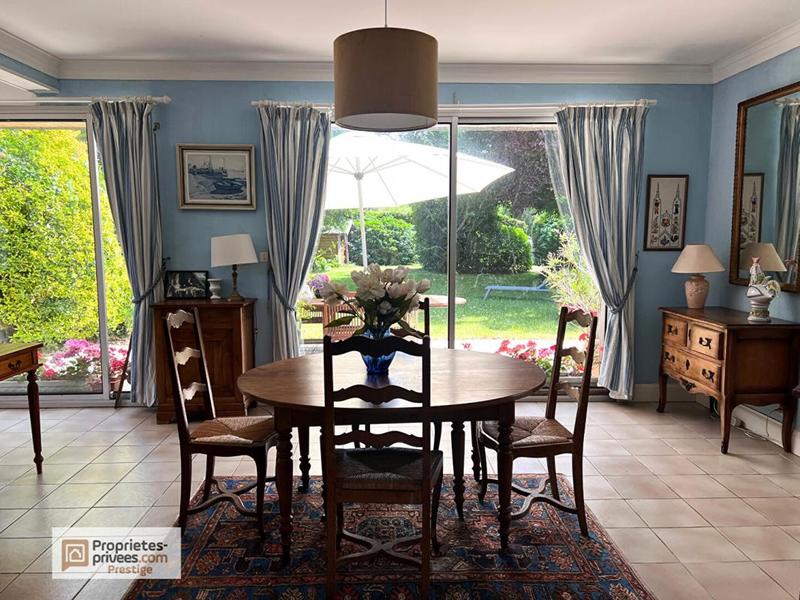 Maison - 162 m² - 8 pièces