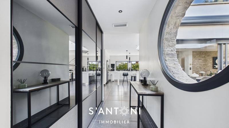 Maison - 200 m² - 9 pièces