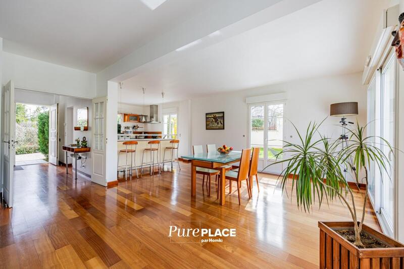 Maison - 203 m² - 8 pièces