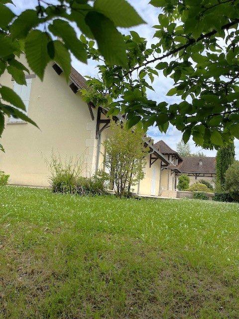 Maison - 231 m² - 8 pièces