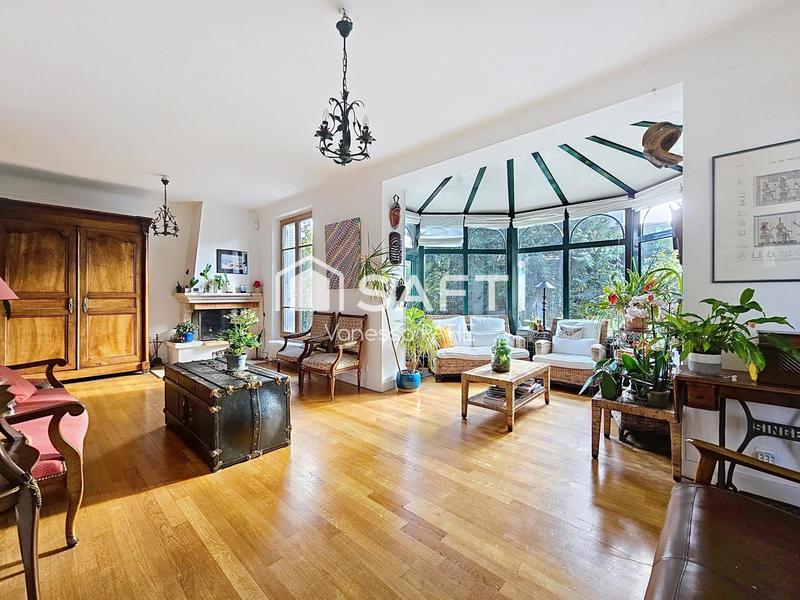 Villa - 212 m² - 11 pièces