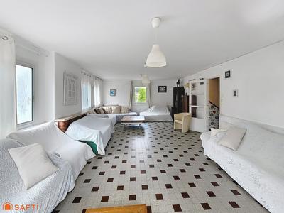 Villa - 300 m² - 17 pièces